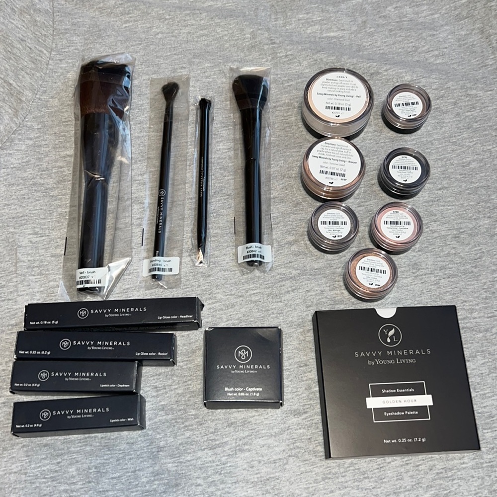 Young living savvy minerals make up and accessories